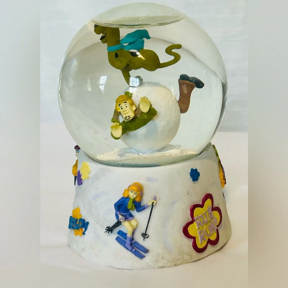 Scooby Do Hannah Barbera Vintage Y2K Themed Snow Globe -‎ Colorful Characters